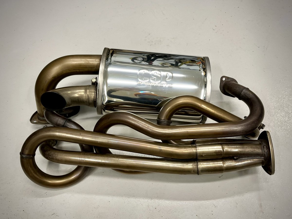 Method Pakoputkisto. Mikäli teitä suinkin kiinnostaa, niin kuvassa on vanhaan ilmajäähdytteiseen volkkariin tarkoitettu laadukas pakosarja sekä äänenvaimennin. Ääni lähes kuin Sinatralla (valitse Nancy tai Frank oman mielen mukaan).