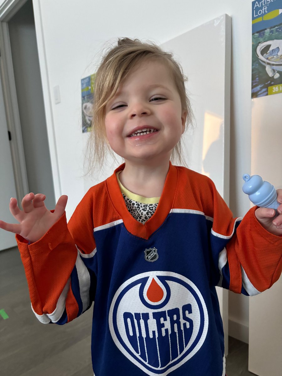 Gilly8383's tweet photo. Hey @GenePrincipe, this two year old is wondering if she can meet you at the game today https://t.co/LiONTuGiHx