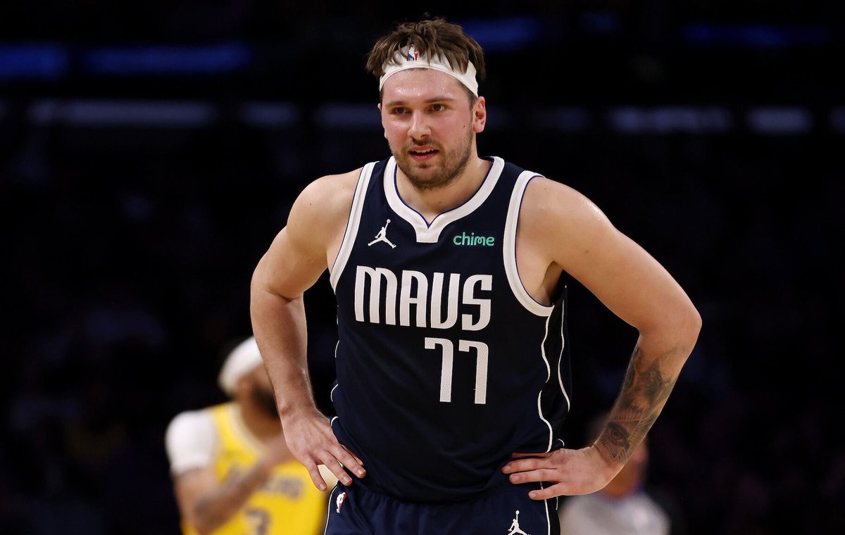 MavsTracker's tweet photo. Well, I think it’s safe to say…

Skinny headband > thick headband

#MFFL https://t.co/Od1Wga4rng