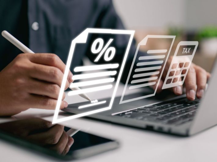 التوفير من الراتب للاستثمار 💰

الإنسان يمر بأزمات كثيرة لكن تعتبر الأزمات المالية من أكثر الأزمات تاثيراً على النفسية ومن الكثير المواضيع التي تشغل بال الكثير.

وجدت مقال بعنوان هل من المستحيل التوفير من الراتب ؟

في هذه السلسلة سأنقل المقال مع إضافات بسيطة...