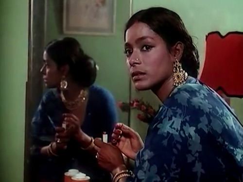 Just 2 days ago I was watching Kharij, a Mrinal Sen film and quite as a regular artist in his many films, she was there & this out of the blue news today really made me shocked to the core! 

Rest well #SreelaMajumdar 🙏🏽