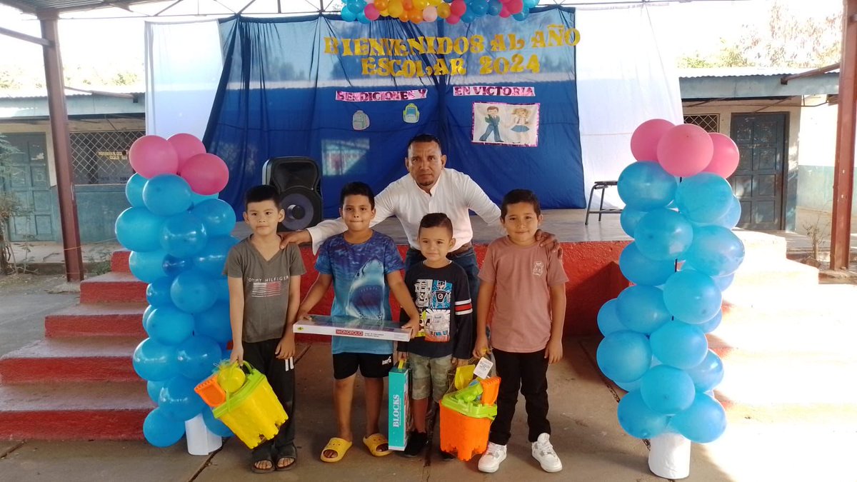 Niños y Niñas de Preescolar, 1eros y 2dos grados del Municipal de Tipitapa reciben juguetes como regalos enviados nuestro Buen Gobierno de #Nicaragua para recibir con alegría el nuevo año escolar 2024 #AClasesEnBendicionYVictorias #27Enero