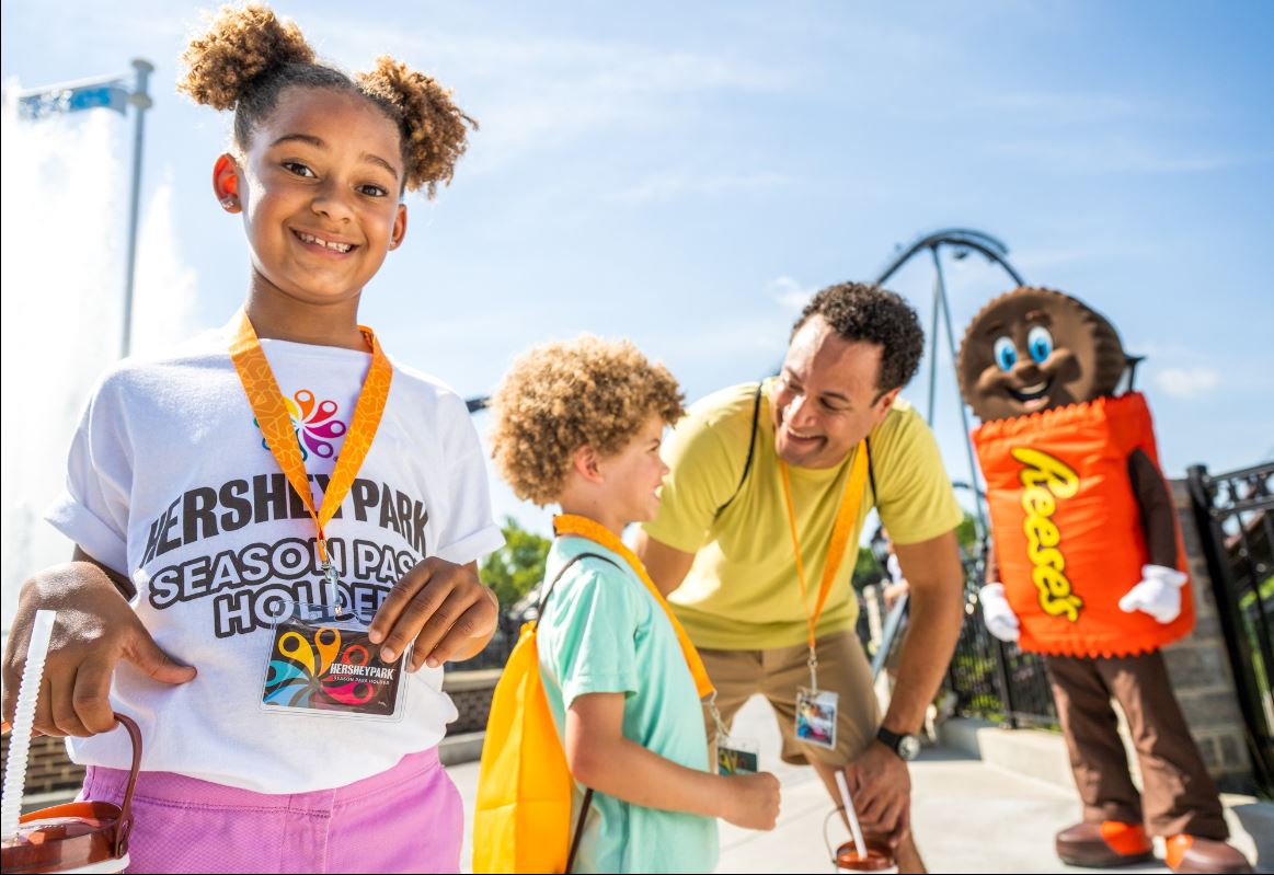 Hersheypark's tweet photo. Calling all Season Pass holders! What's your favorite part of being a Hersheypark Season Pass holder? Share below for a chance to be featured! https://t.co/xhs3xvlPtP