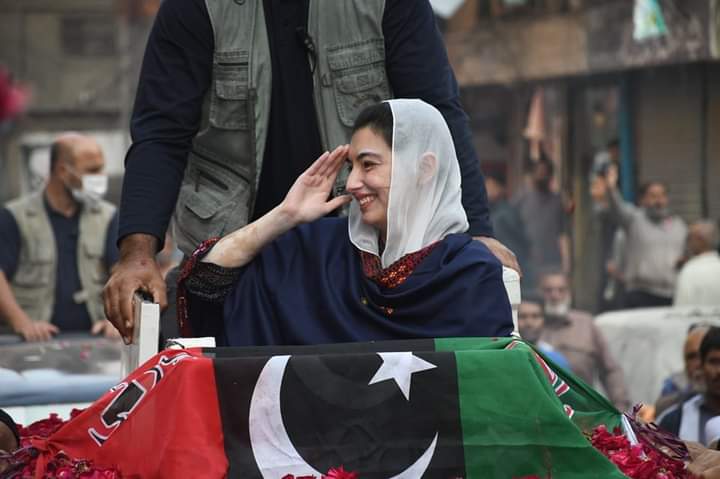 AkbarGilgiti5's tweet photo. کراچی: بی بی آصفہ بھٹو زرداری کی کیماڑی میں انتخابی ریلی، مسان چوک پر ریلی کا اہل علاقہ کی جانب سے والہانہ استقبال، فضاء میں جئے بھٹو اور وزیر اعظم بلاول کے نعروں کی گونج

#چنو_نئی_سوچ_کو
@BBhuttoZardari @AseefaBZ https://t.co/pli4xRng41