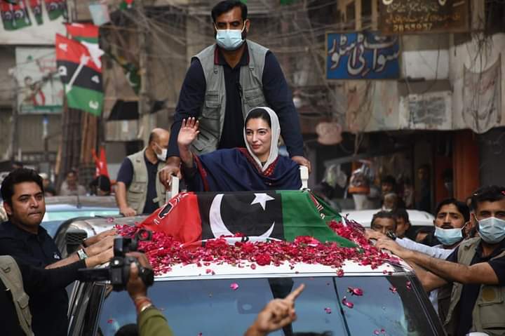 AkbarGilgiti5's tweet photo. کراچی: بی بی آصفہ بھٹو زرداری کی کیماڑی میں انتخابی ریلی، مسان چوک پر ریلی کا اہل علاقہ کی جانب سے والہانہ استقبال، فضاء میں جئے بھٹو اور وزیر اعظم بلاول کے نعروں کی گونج

#چنو_نئی_سوچ_کو
@BBhuttoZardari @AseefaBZ https://t.co/pli4xRng41