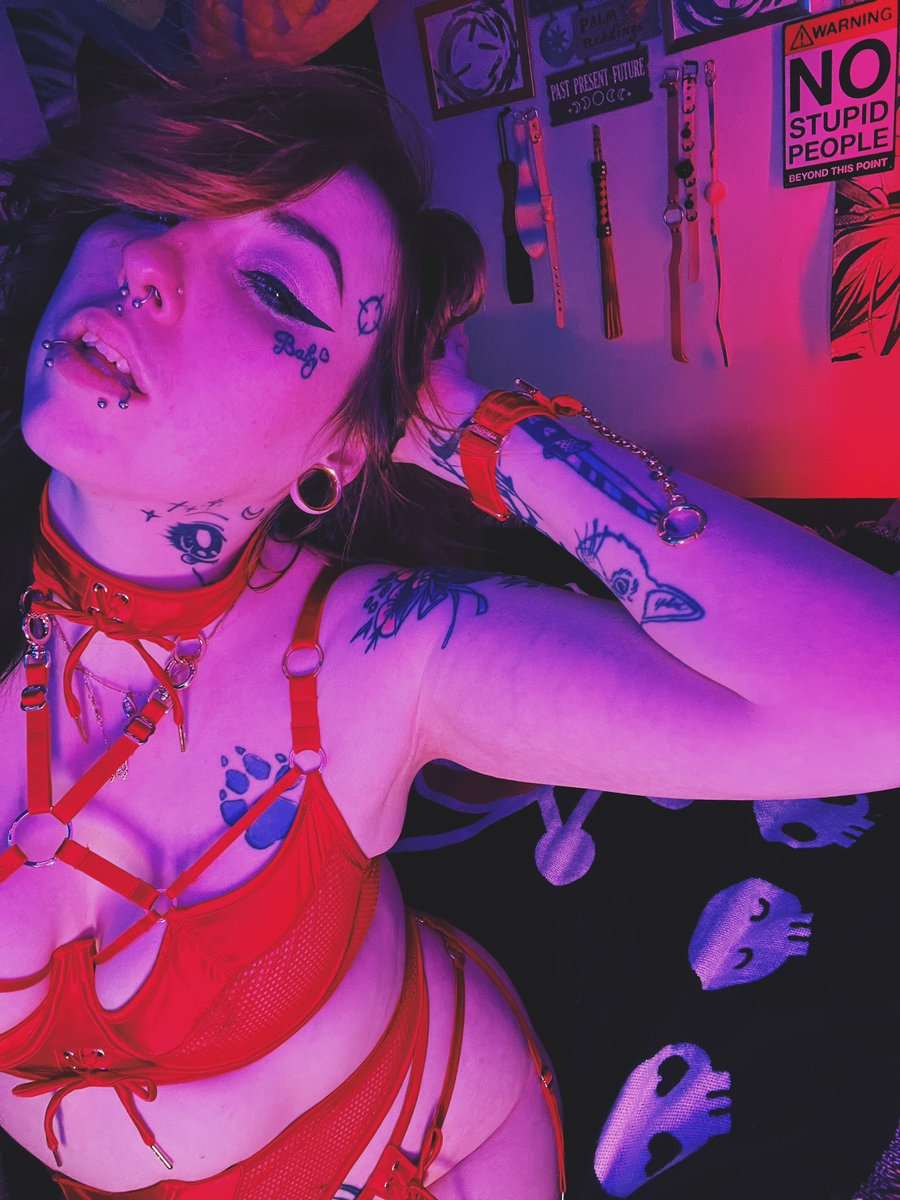 r2dhoe's tweet photo. Get to spoiling me my birthday is in February but you should be all the time https://t.co/Pn4io2n85C https://t.co/0yVzAeBSIJ