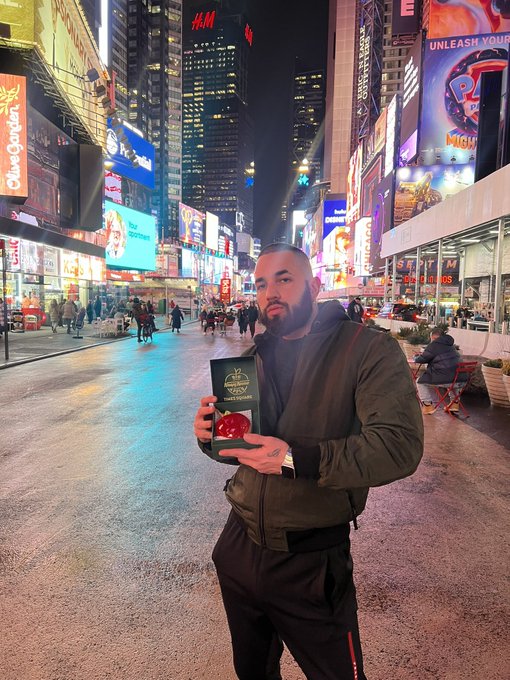 🍎 NYC https://t.co/6zAXthbCmn<a href="/tag/freeflight"class="tags"><span>#freeflight</span></a>