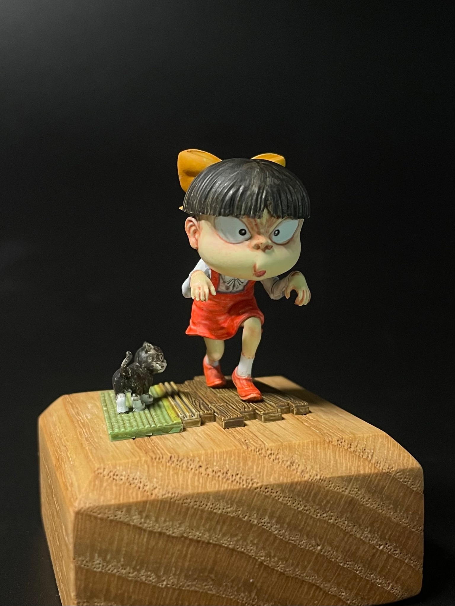 ボークス塗るプラゲゲゲの鬼太郎シリーズ猫娘.プラ製木目調円板土台(画像4) ボークス 塗るプラ 水木しげる 猫娘 - メルカリ