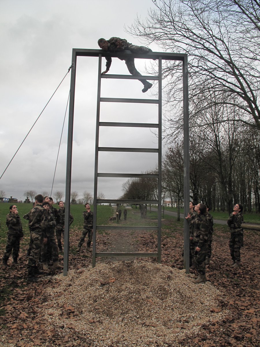 Cette semaine, la 16ème promotion des #cadetsdeladefense @ensoa a expérimenté le Parcours d'Obstacles💪