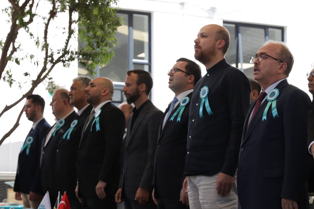 TMaarifVakfi's tweet photo. Cape Town'daki okulumuzun açılış töreni gerçekleştirildi.

Törene, Vakıf Başkanımız Prof. Dr. @Birol_Akgun, Yönetim Kurulu Üyemiz Prof. Dr. @_MehmetOzkan, Pretorya Büyükelçimiz Ayşegül Kandaş, İlim Yayma Vakfı Mütevelli Heyeti Başkanı Necmeddin Bilal Erdoğan ve yerel pek çok misafir katıldı.