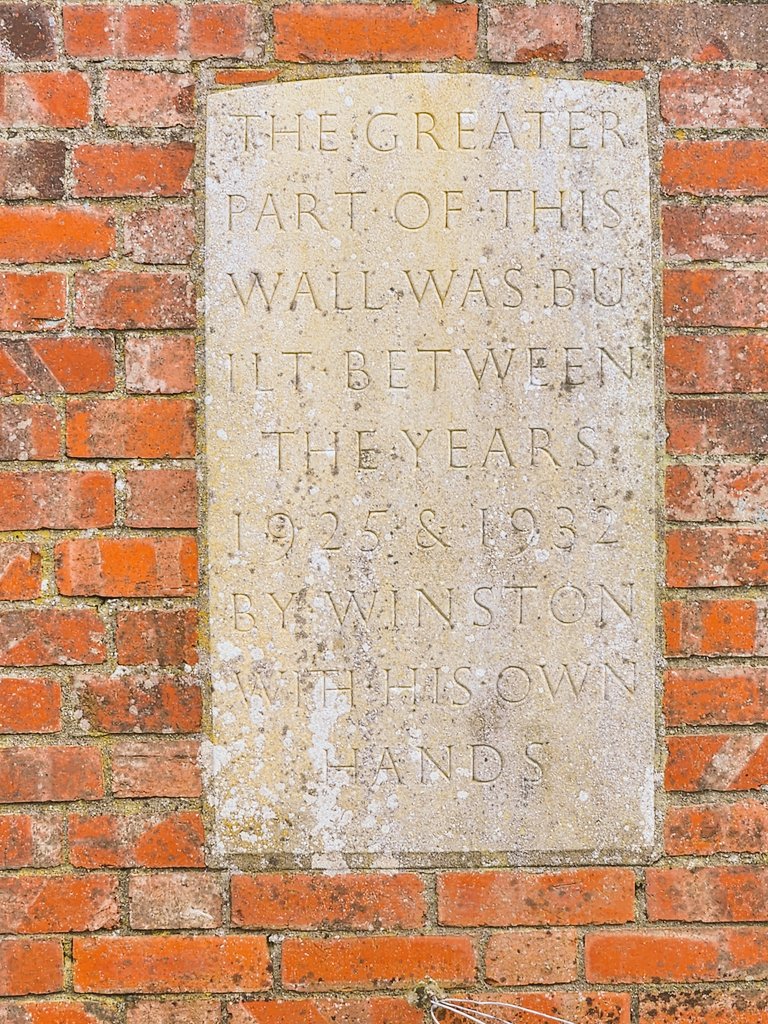 chester_friends's tweet photo. #Cavpack An interesting day of #Historee at Chartwell, home of Winston Churchill. We found the graves of his much loved paws 🐾 ❤️ we have noticed more #NationalTrust places now offer an indoor cafe for paws 🐾 including Chartwell (Kent) and Lyme Park (Peak District) 😀😀😀 https://t.co/MiYgtFpPJE