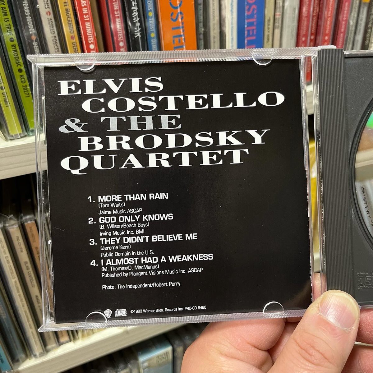 #NowPlaying 
Elvis Costello & The Brodsky Quartet - Live at New York Town Hall (1993) 
#ElvisCostello #BrodskyQuartet #TomWaits #BeachBoys