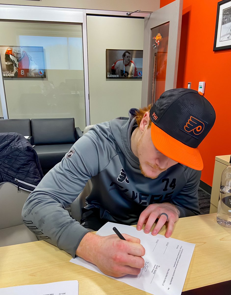 NHLFlyers's tweet photo. Tipp dipped the quill and is staying in Orange &amp; Black. ✍️

#LetsGoFlyers | @TippettOwen https://t.co/m0TjPH5ssb