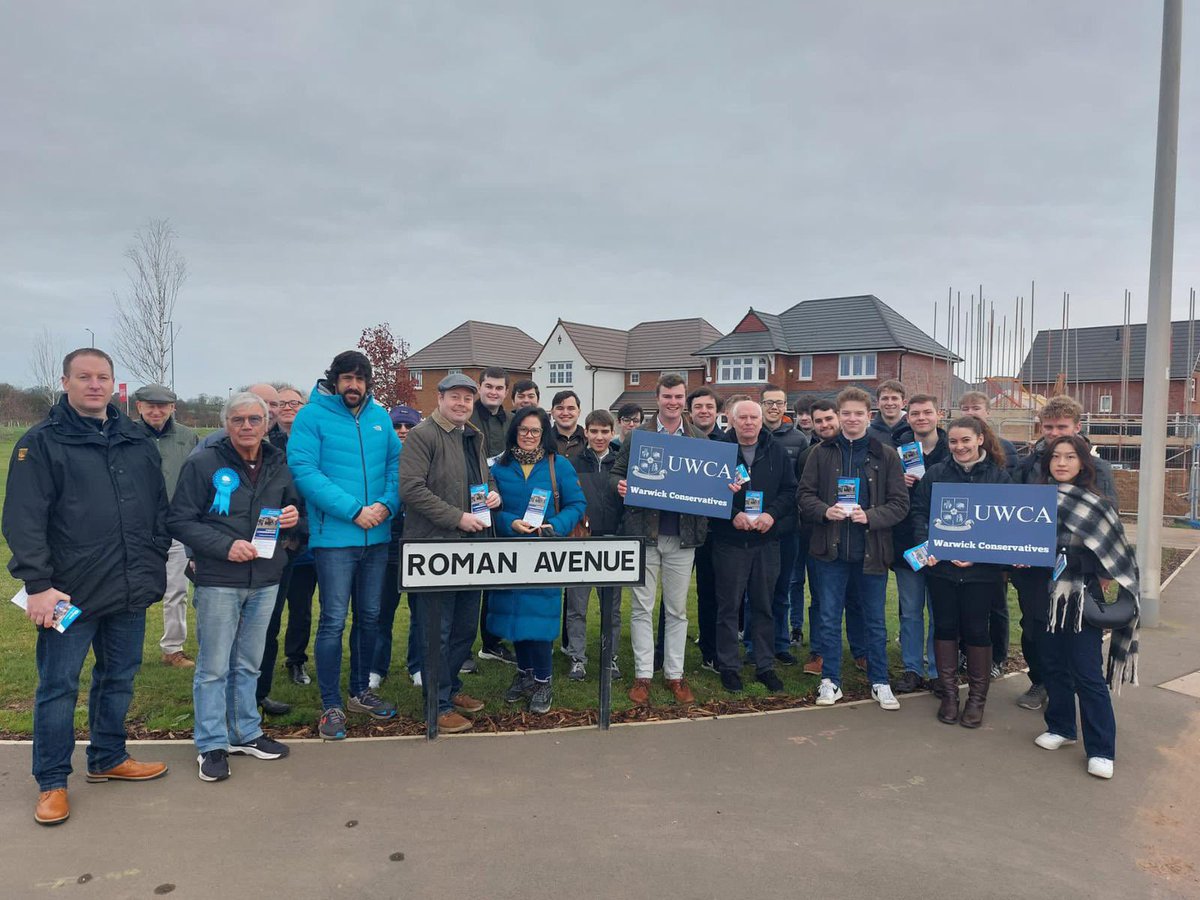 A fantastic morning campaigning with @warwicktories in Nuneaton! As ever, great to see @hugh_herring79 and the fantastic campaigning team they have there.