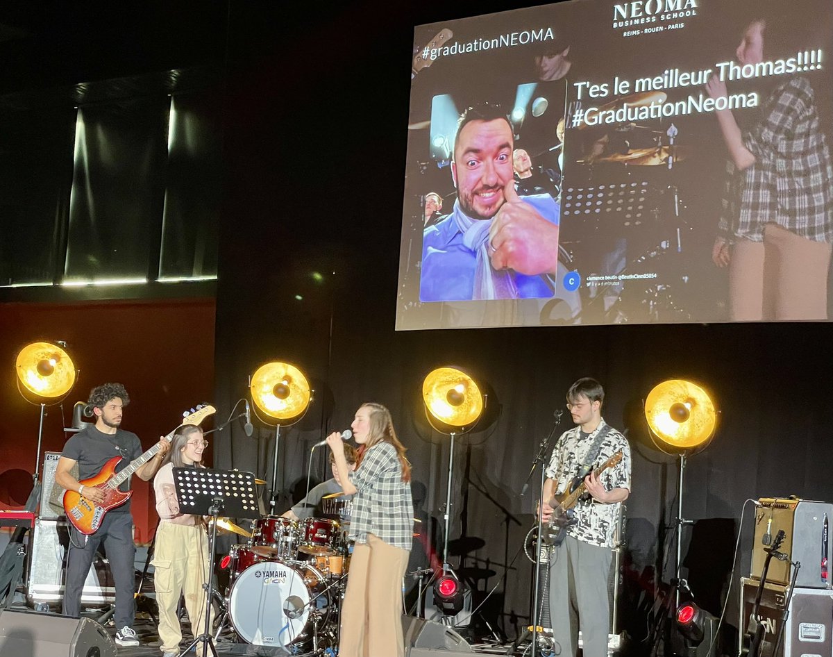 NEOMAbs's tweet image. #GraduationNEOMA | Quelle maestria ! Quelle classe ! Danse, musique et Cheerleading par les talentueux étudiants de #NEOMAbs
Merci à Groove, Popizz et Cheerlaideurs &amp;amp; Tchiplaideurs