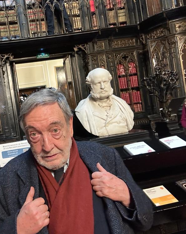 Se nos ha muerto,como del rayo,Eugenio Nasarre, por un infarto fulminante
Era una persona de diálogo y concordia,europeísta,hoplita de la transición democrática desde la UCD
Non omnis morietur
"no morirá del todo", su memoria y ejemplo permanece en los que le conocimos y quisimos