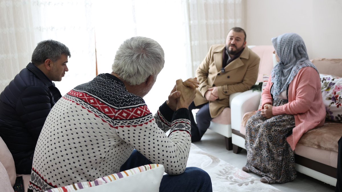 Hastalıkları nedeniyle Fatma Ataşer büyüğümüze geçmiş olsun ziyaretinde bulunduk.

Misafirperverliklerinden dolayı Ataşer ailesine teşekkür ederim.