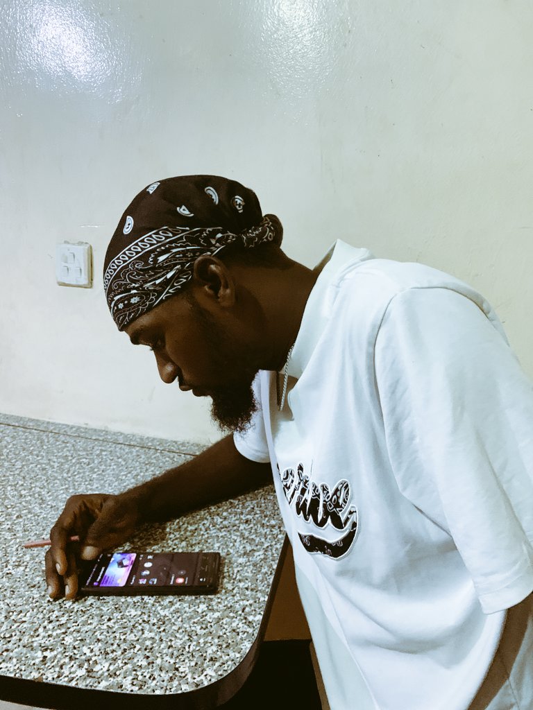 Sir_muba's tweet photo. How's your weekend going https://t.co/3hZZiS14Lb