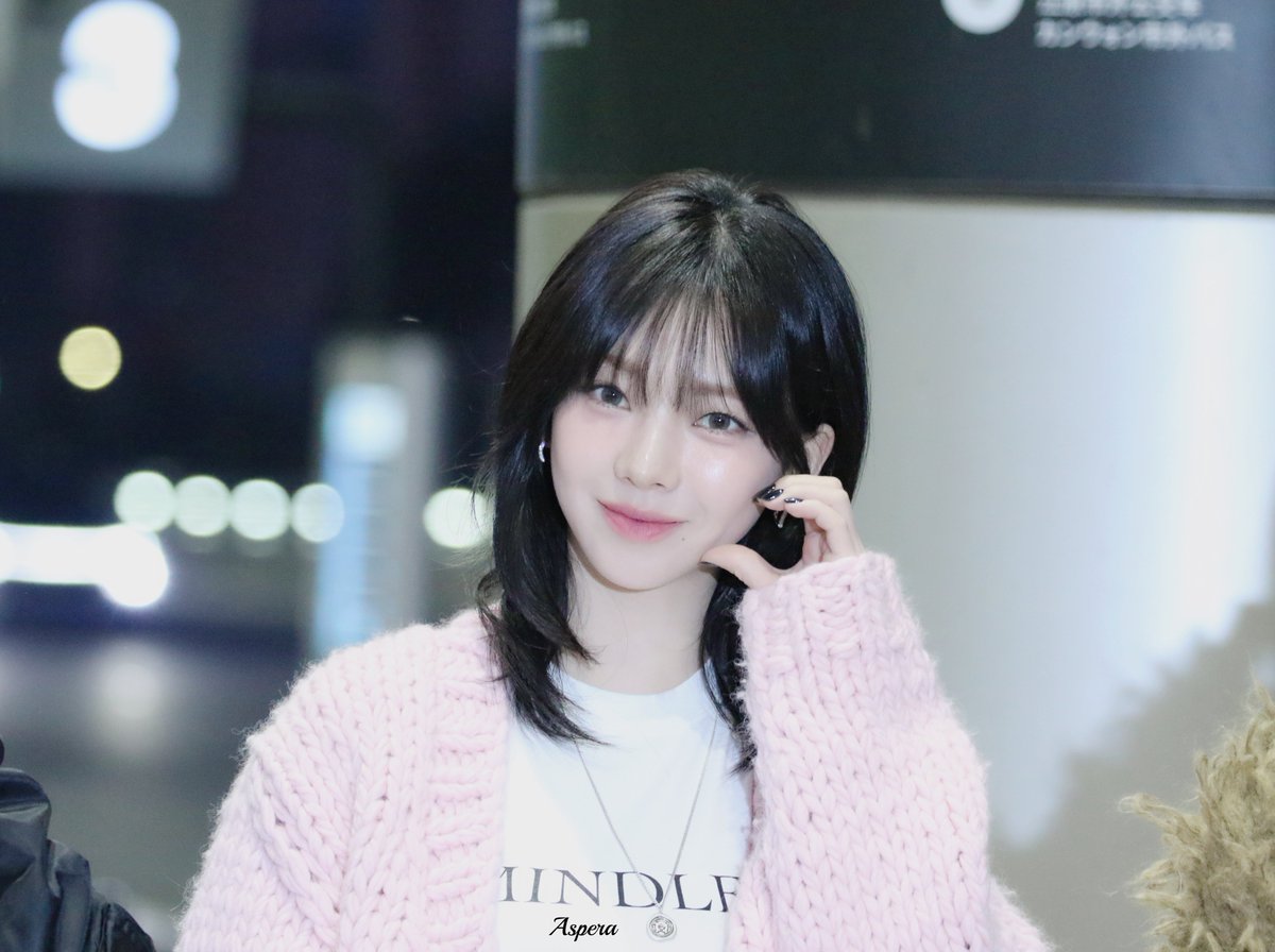 aspera0411's tweet image. 240127 인간복숭아🍑
#aespa #에스파 #Karina #카리나