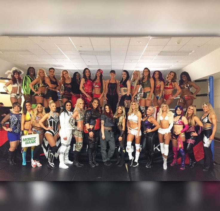 NatbyNature's tweet photo. Different eras, generations, paths and dreams. But all with one goal. After decades of awesome mens’ Royal Rumbles, this was the collective that broke new ground in the 1st ever Women’s Royal Rumble. Tonight, another group of incredibly talented women carry on this dream for us. It’s truly been the biggest honor to be a part of every single one.