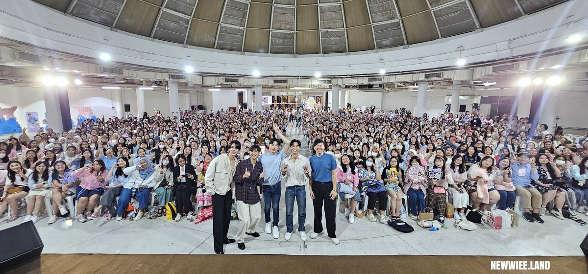 newwieeland_FC's tweet photo. #Happy31stNewwieeBDCharity 
#Newwiee | THANK YOU 🙇🏻‍♂️🩷
ขอบคุณแฟนๆที่น่ารักของนิววี่ทุกคน ขอบคุณน้องดัง น้องจูเนียร์ น้องเต พี่เอ็กซ์ และพี่แจ็คมากๆนะครับที่มาร่วมงานวันนี้ และขอบคุณ Central Bangna Hall สำหรับสถานที่ด้วยครับ✨️ https://t.co/SgM7qnDoLI