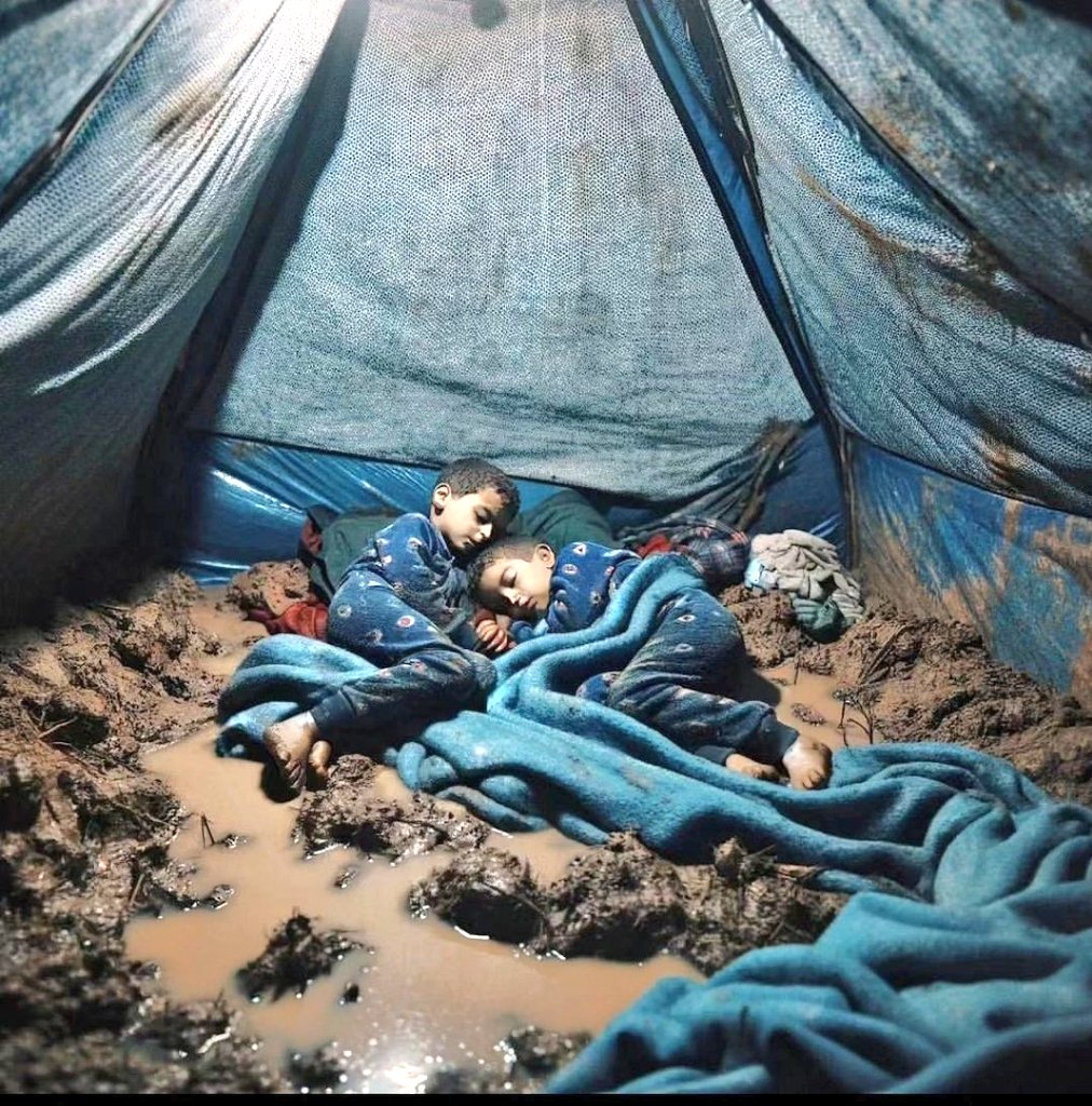 In #gaza children sleeping like this .
😭💔
