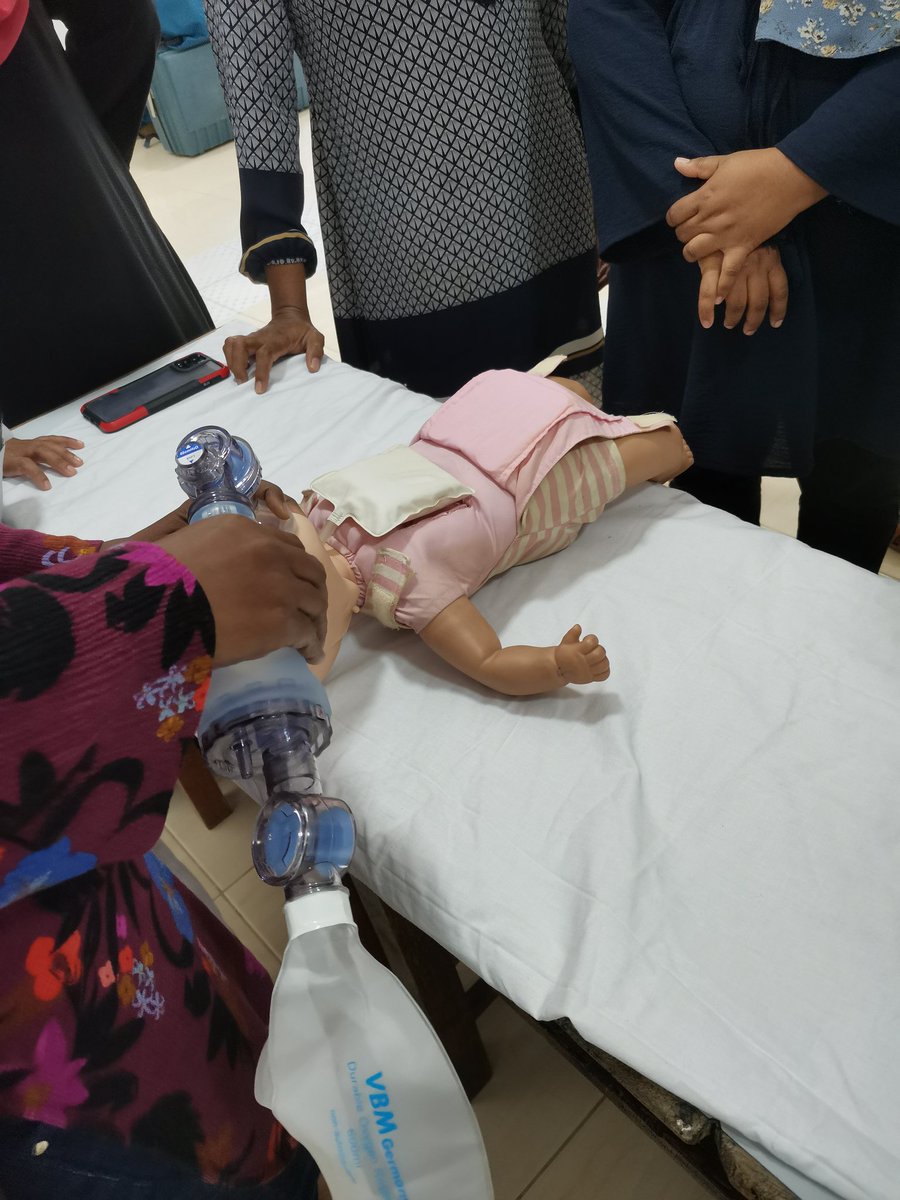 Faisalnaifaru's tweet photo. އުފަންވާ ވަގުތު  👶 އަމިއްލައަށް ނޭވާ ނުލައިފިނަމަ ކޮއްޓާލާނީ،
30 ސިކުންތުވާއިރުވެސް ނޭވާނުލާނަމަ އެނބޫ ބޭގު ކޮށްގެން ނޭވާލެއްވިއްޔޭ އެ ބުނަނީ މިގޮތަށް ނޭވާ ލެއްވި ވާހަކަ. https://t.co/5ZHCcMrGCM