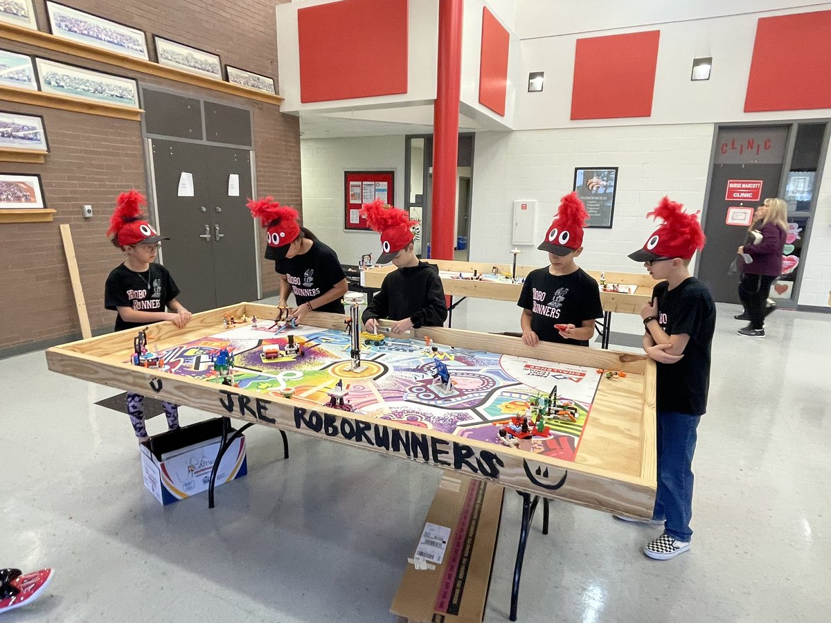 jennie_reid_el's tweet photo. Our Roborunners are ready to compete in the LPISD intra-district Robotics Competition!  #JREadventure #LPlegacy @lpisd https://t.co/O1fJMqVbEm