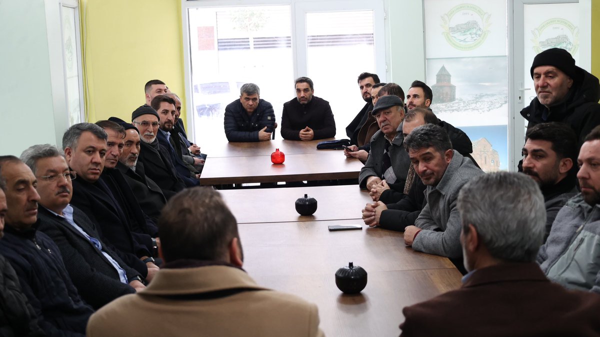 İlçemizde faaliyet gösteren Kars Arpaçay Tomarlılar Derneği’ni ziyaret ederek samimi bir buluşma gerçekleştirdik.

Misafirperverlikleri için Başkan İsmet Dadaş ve kıymetli hemşehrilerime teşekkür ederim.