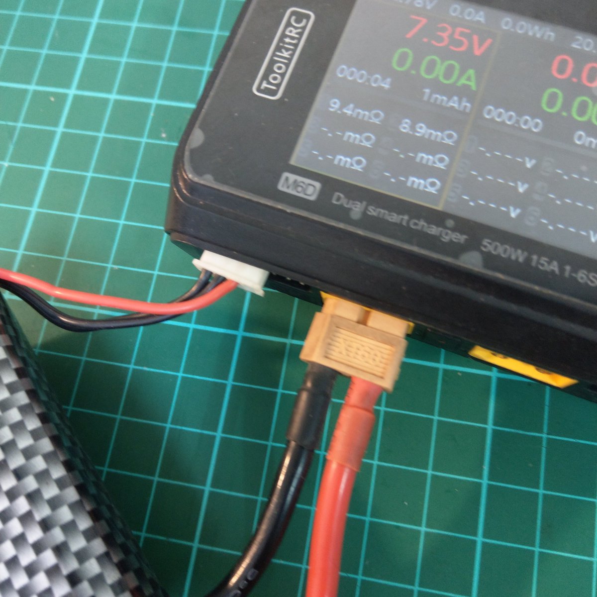 stray_moon_boy's tweet photo. This is a broken 3S LIPO battery.
However only the first cell is failed,
so I decided to mod it into a 2S battery.
Other than removing the bad cell, I only rewired the negative wire and rearranged the balance leads, which is easier and safer. https://t.co/LBaTdsFgHi