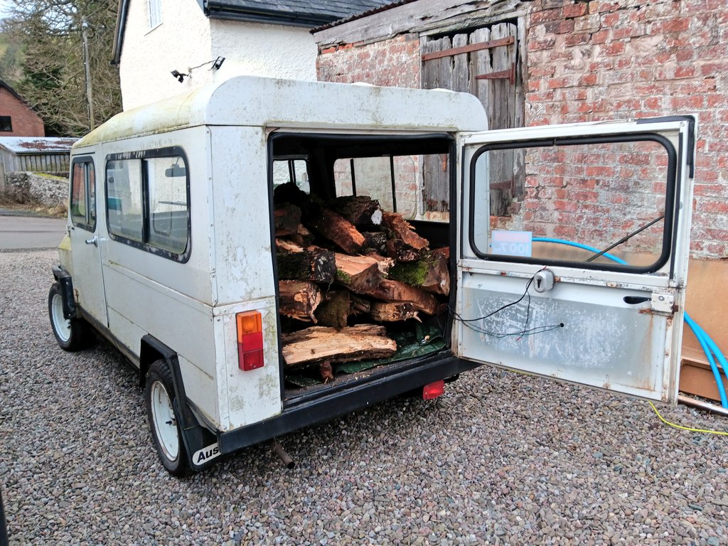 Practical small utility vehicle doing practical small utility vehicle stuff.

Been down the field by the brook to bring up some alder (we call it woller here in Shropshire) that has been lying in lengths for a year; now split and ready for indoor seasoning for 🔥 next winter.