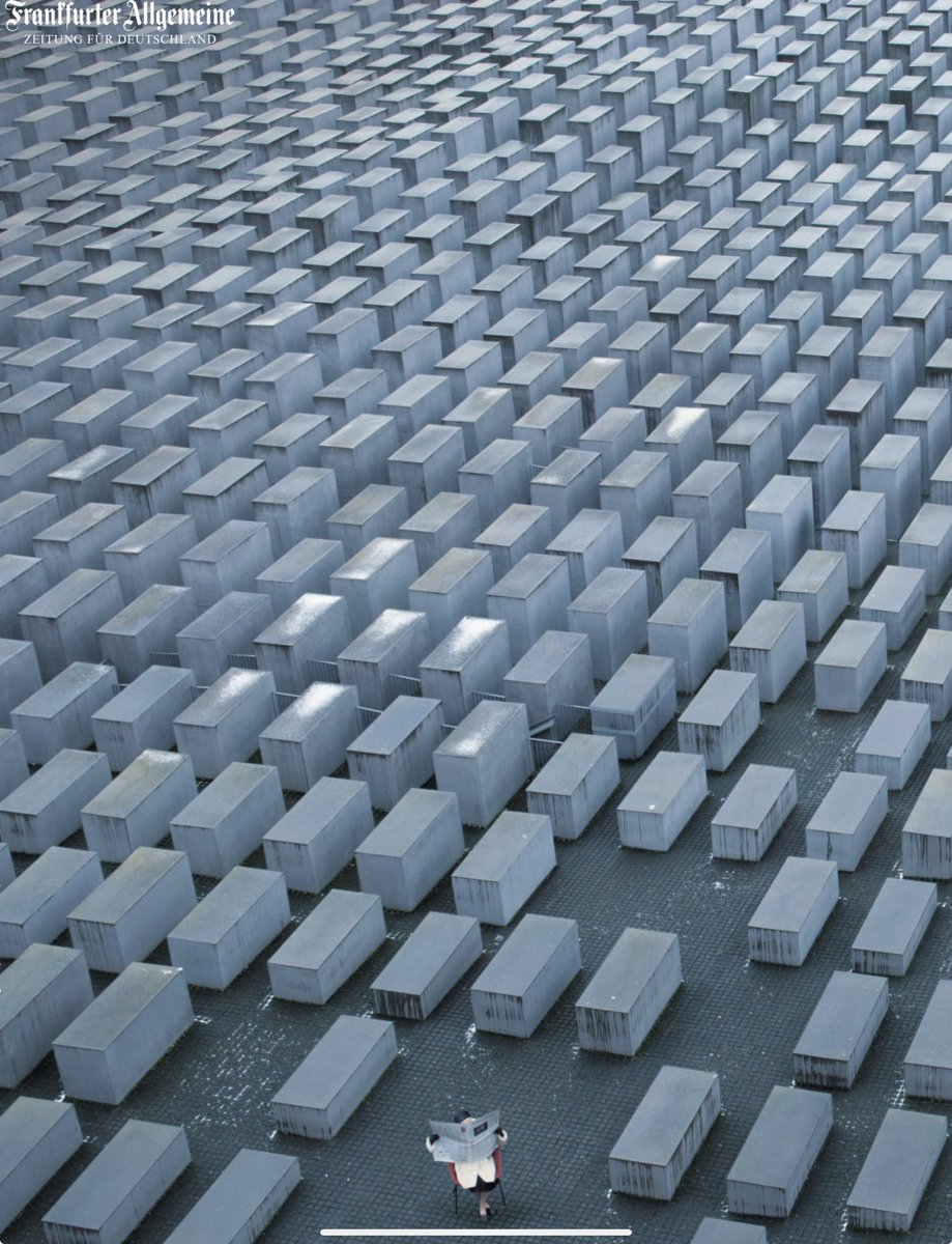 paoresearch's tweet photo. Sikke et billede! Holocaust-overlevende Margot Friedländer fotograferet af Wim Wenders ved Holcaust Memorial i Berlin for @faznet #tysk #tyskpol #NeverForget https://t.co/z8iaXvSLEd