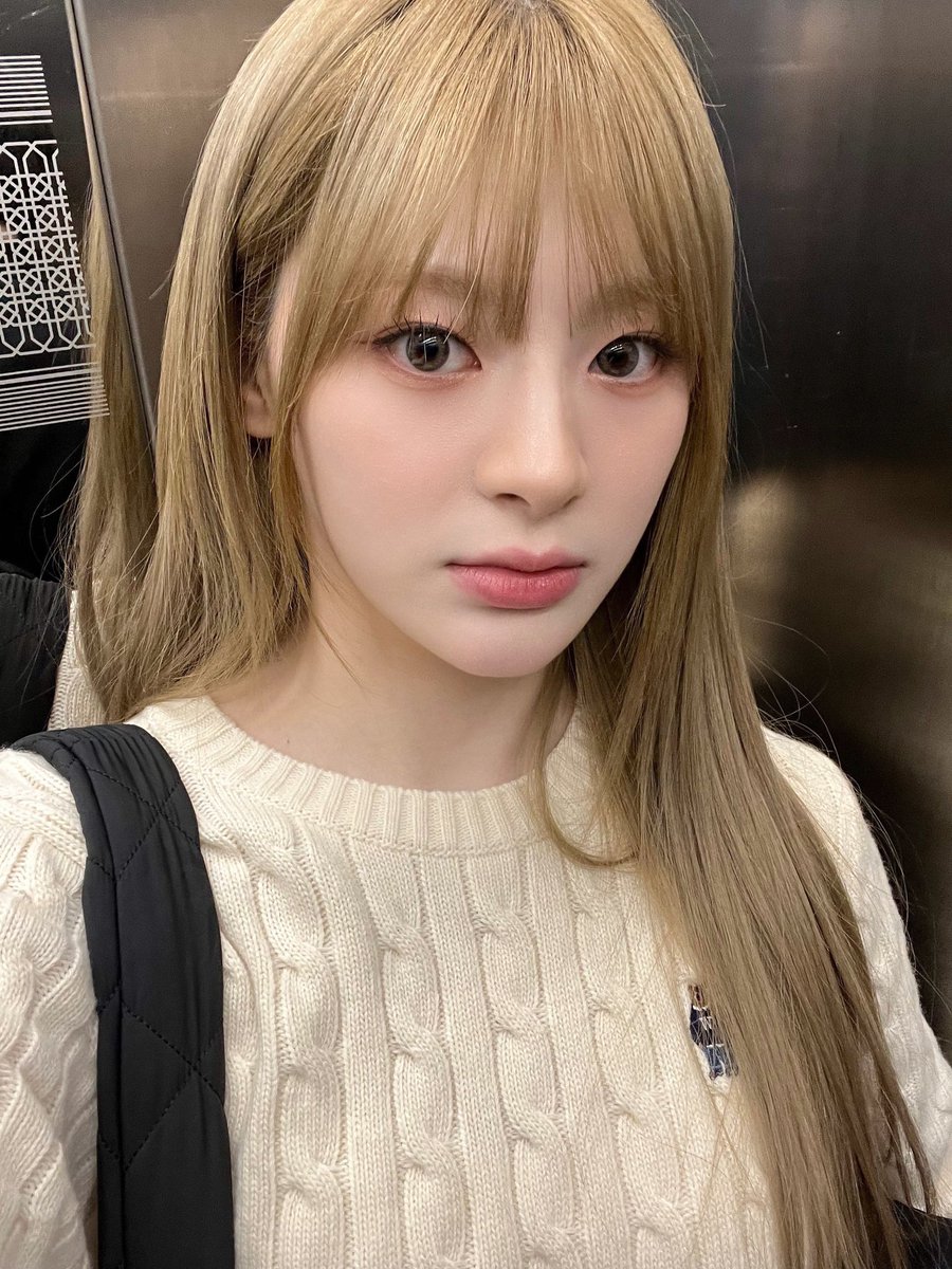 SEEUNSLOOK's tweet image. the pretty girl