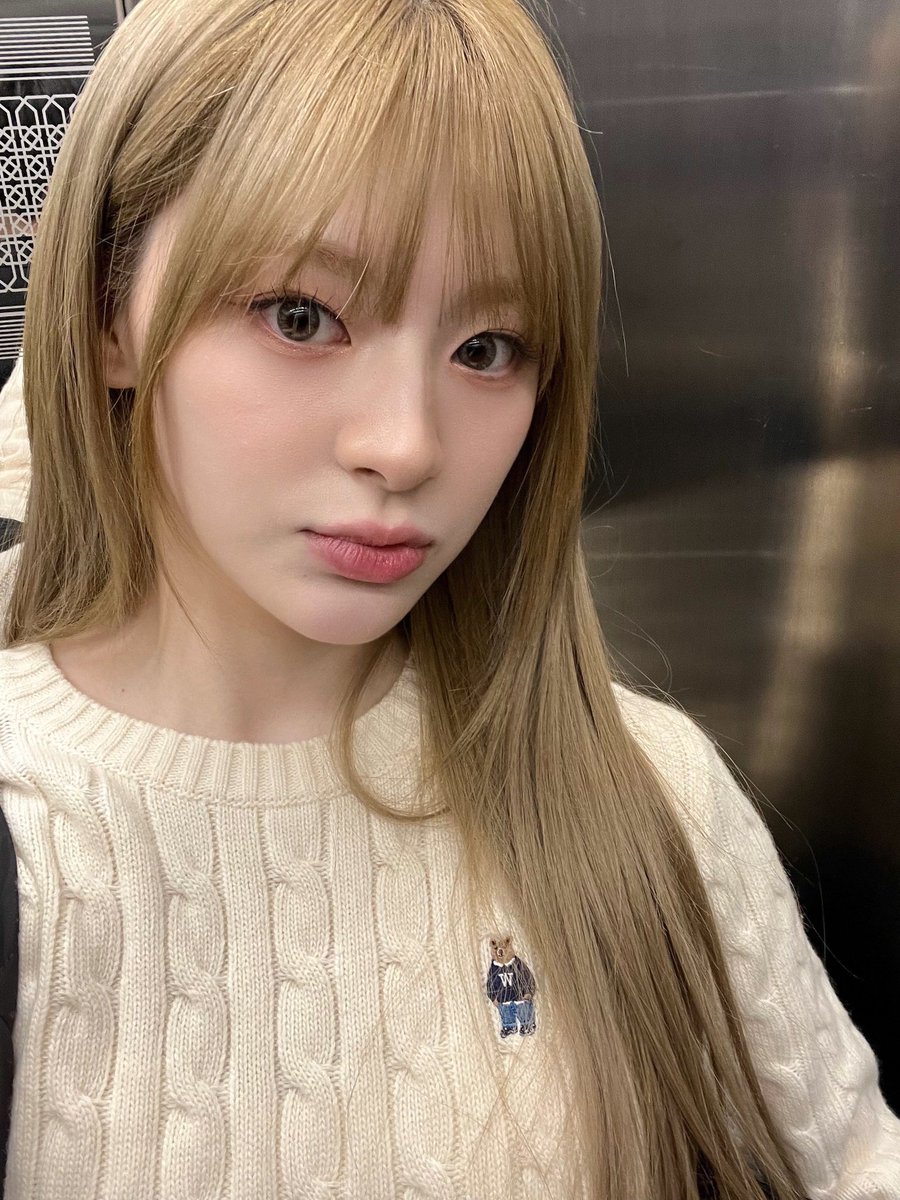 SEEUNSLOOK's tweet image. the pretty girl