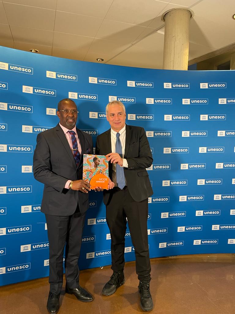 Ce vendredi 26 janvier 2024, j'ai pris part au siège de l'UNESCO à une discussion de haut niveau ayant pour thème "soutenir la croissance du secteur de la mode en Afrique : incubateur et partenariat de l UNESCO."