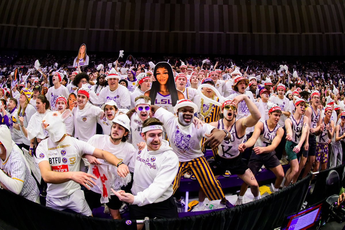 LSUwbkb's tweet photo. Thank you to everyone who had the LSU campus and PMAC buzzin’ to another level Thursday night 💜💛 https://t.co/SZizy0i3Wt
