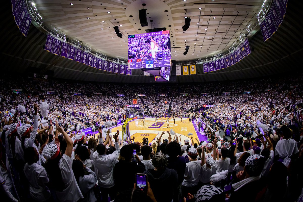 LSUwbkb's tweet photo. Thank you to everyone who had the LSU campus and PMAC buzzin’ to another level Thursday night 💜💛 https://t.co/SZizy0i3Wt