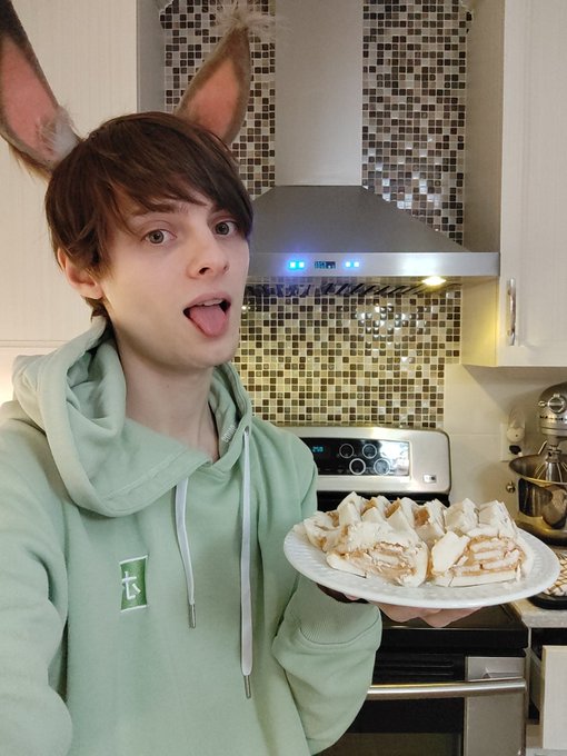 Here are some traditional potato candy :P  They are very sweet 🍬 https://t.co/8NGh5NGere