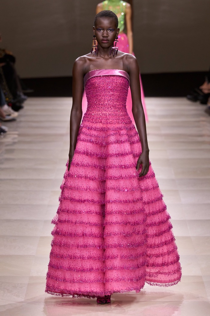 thekaurtwin's tweet photo. Some of my favorite looks from Fashion week 

(Not including Schiaparelli because it deserves its own post) https://t.co/Ed9JYHHpdM