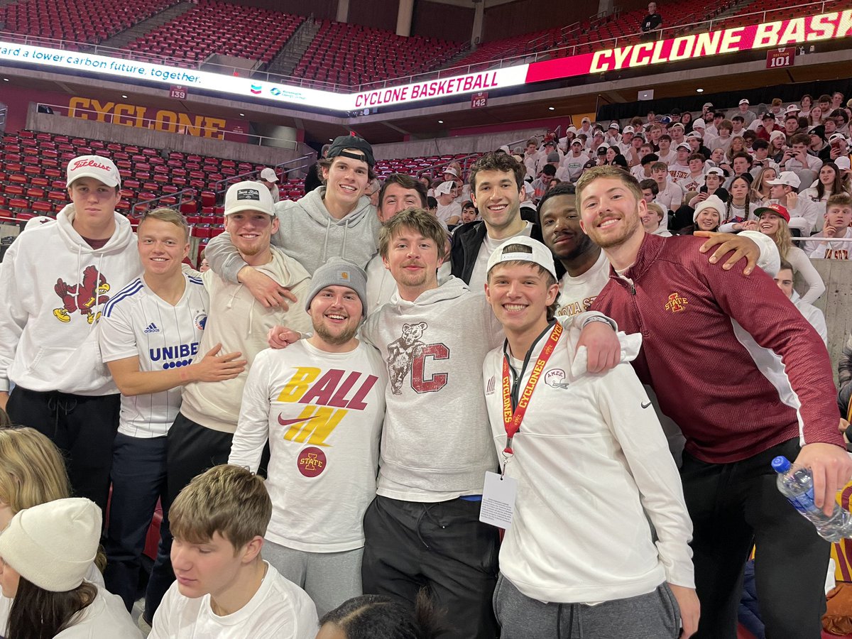 scottreister's tweet photo. #CycloneAlley #Cyclones #CycloneNation they all have been camping out for days, and here are. Let them in at 9:30. Were live at 11:30 @KCCINews game on CBS at 12:30. Kansas in town. @JeffDubrofKCCI @SEhrhardtKCCI https://t.co/pNYu2NCM80