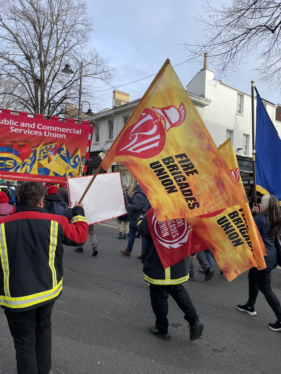 Joined the @The_TUC rally today as trade unions unite to push back against the MSL legislation & commemorating the historic campaign defending trade union rights at GCHQ— a crucial stand against attempts to weaken organise labor in the public sector. #DefendTheRightToStrike