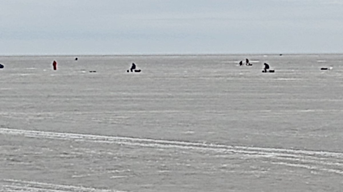 @WxOntario1 #icefishing #mitchellsbay #chathamkent #lakestclair #Ontario
