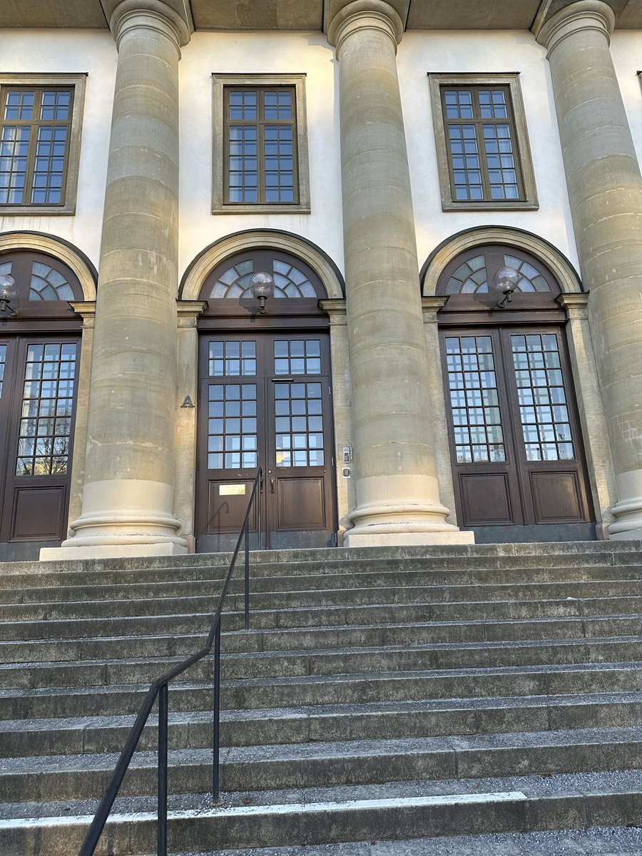 Dagens föreläsning/diskussion. 
#landstingshuset