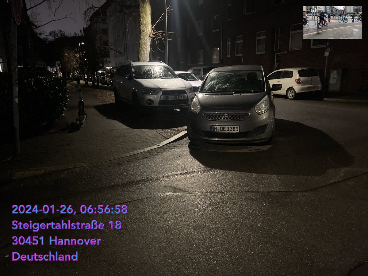 ICESonic6's tweet photo. In Anbetracht der Tatsache das Die Streife der Fraktion #AutoPolizei der @Polizei_H nicht #AutogewaltBlockade nicht ahnden -durch umsetzen will. @OlafLies #Innenministerium @Daniela_Behrens @SPDRatHannover @LarsKelich @hannoverpolitik #DienstAnweisung @hannover @BelitOnay https://t.co/PKwmqISKkq