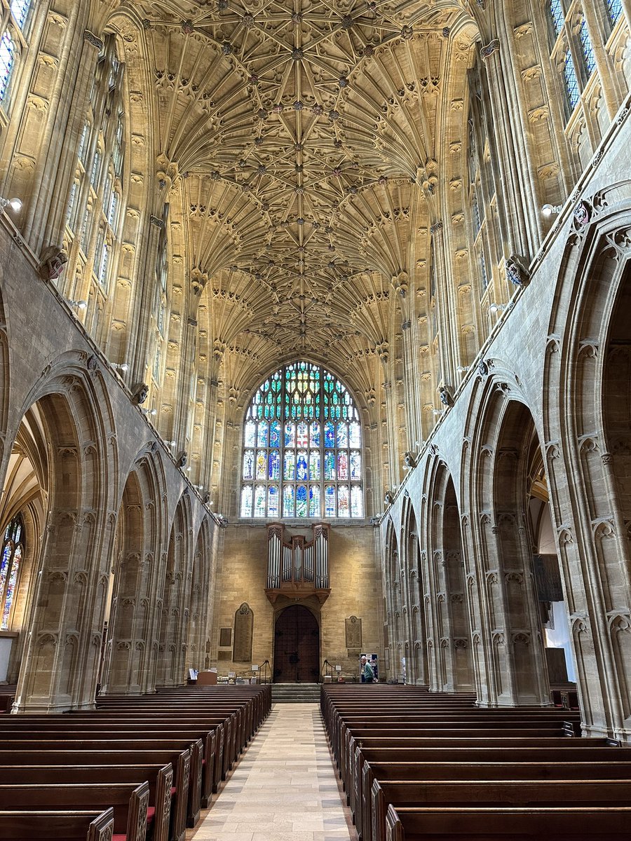 Glad (eventually..) to have visited @SherborneAbbey today - a warm but unobtrusive welcome and a space for light and prayer and awe #Thankful @DioSalisbury