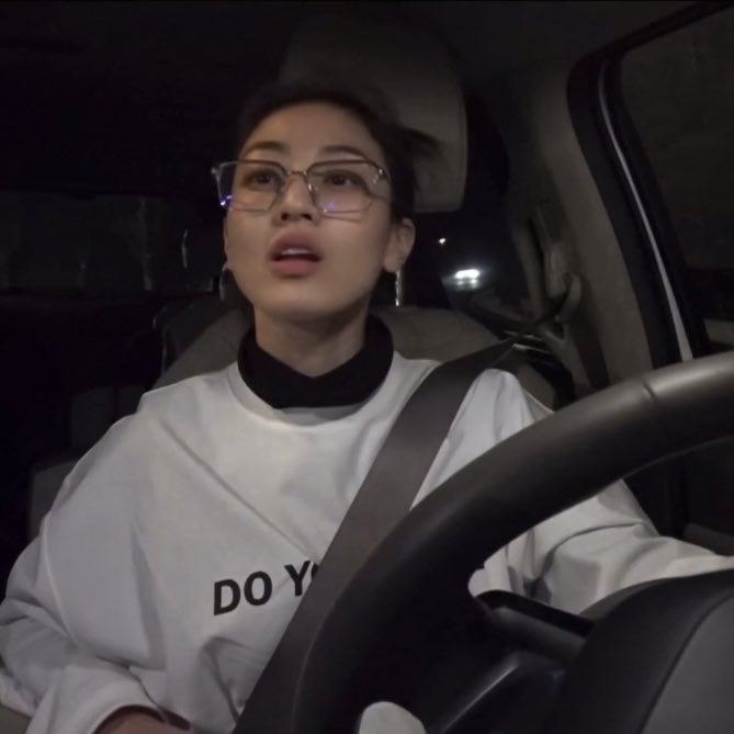 twoapplesjihyo's tweet photo. sana I know someone who drives https://t.co/SVuNdVLfVc