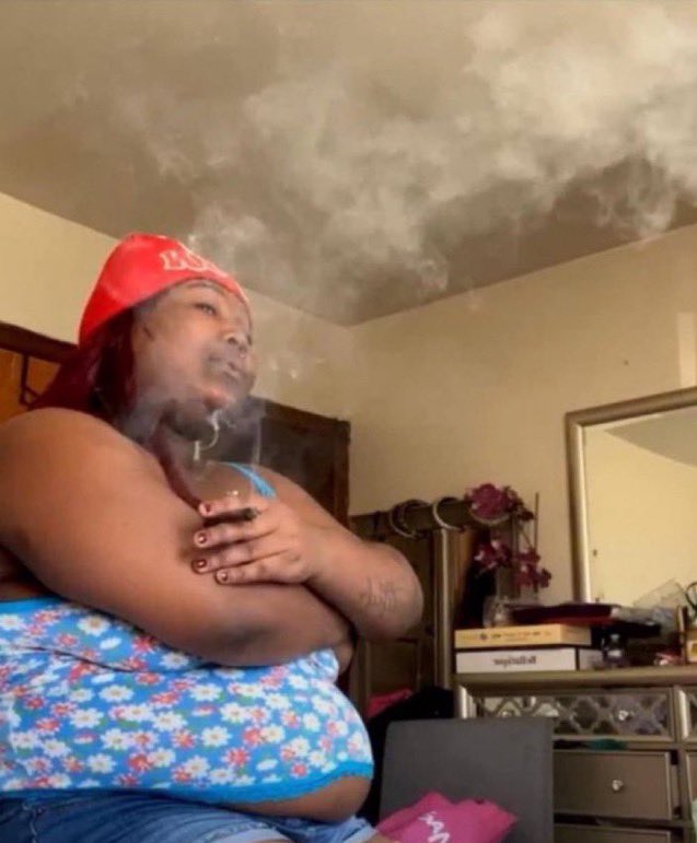 LAVISHSZN_'s tweet image. I really think Nicki is so childish because she knows acting like a child will turn her husband on.