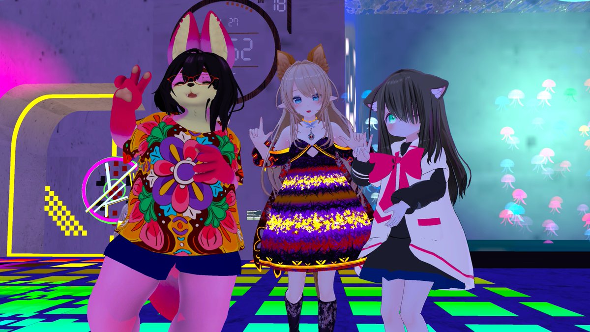 yarrepann's tweet image. #GRAYZONE 
GRAYZONEに葵さんをお目当てに、さおりさん、菊花さんとで行ってきた、ノリノリのユーロビートで、まさに秋名の峠を攻めているようだね、その他のDJさんも70年代の曲集、和楽器DJ、ドラムと琴と三味線の組み合わせがめっちゃカッコイイ！ゆうきちさんもお久しぶり～