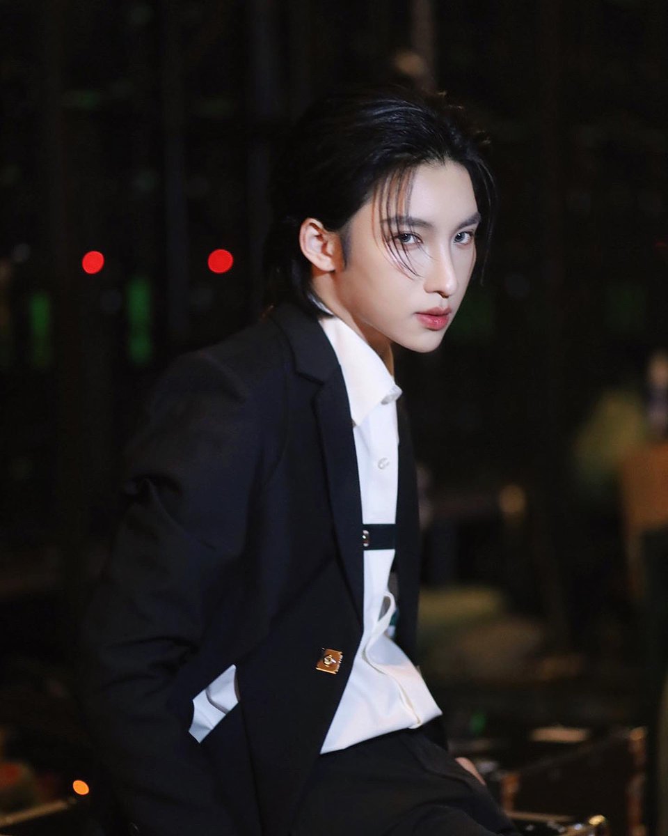 Noeul_lee6's tweet photo. Crush on you 🖤 #BoNoh #MagentaBoy #Noeulnuttarat https://t.co/h6twu8oAmc
