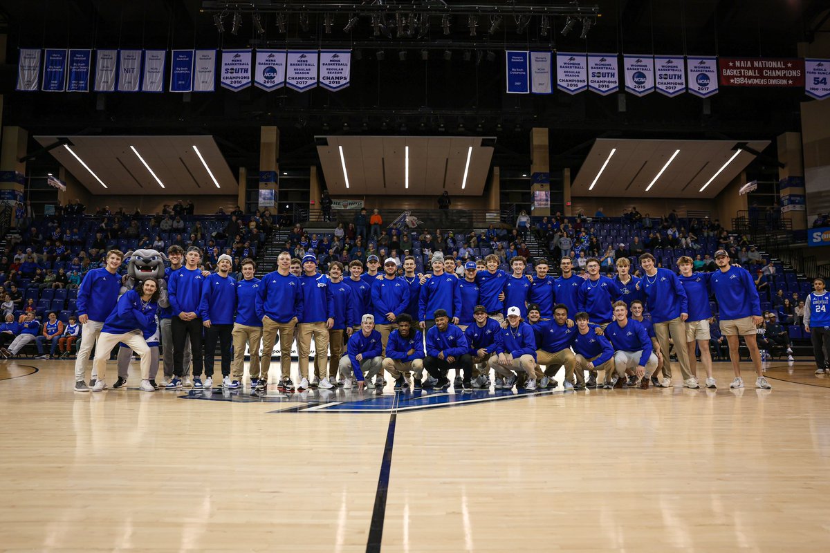 Bulldogs supporting Bulldogs 🤝 We had a great time at the @uncavlmbb game this past Wednesday #ALLinAVL #TTS